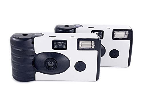 使い捨てカメラ フィルムロールでフラッシュを持つレトロな使い捨てフィルムカメラ